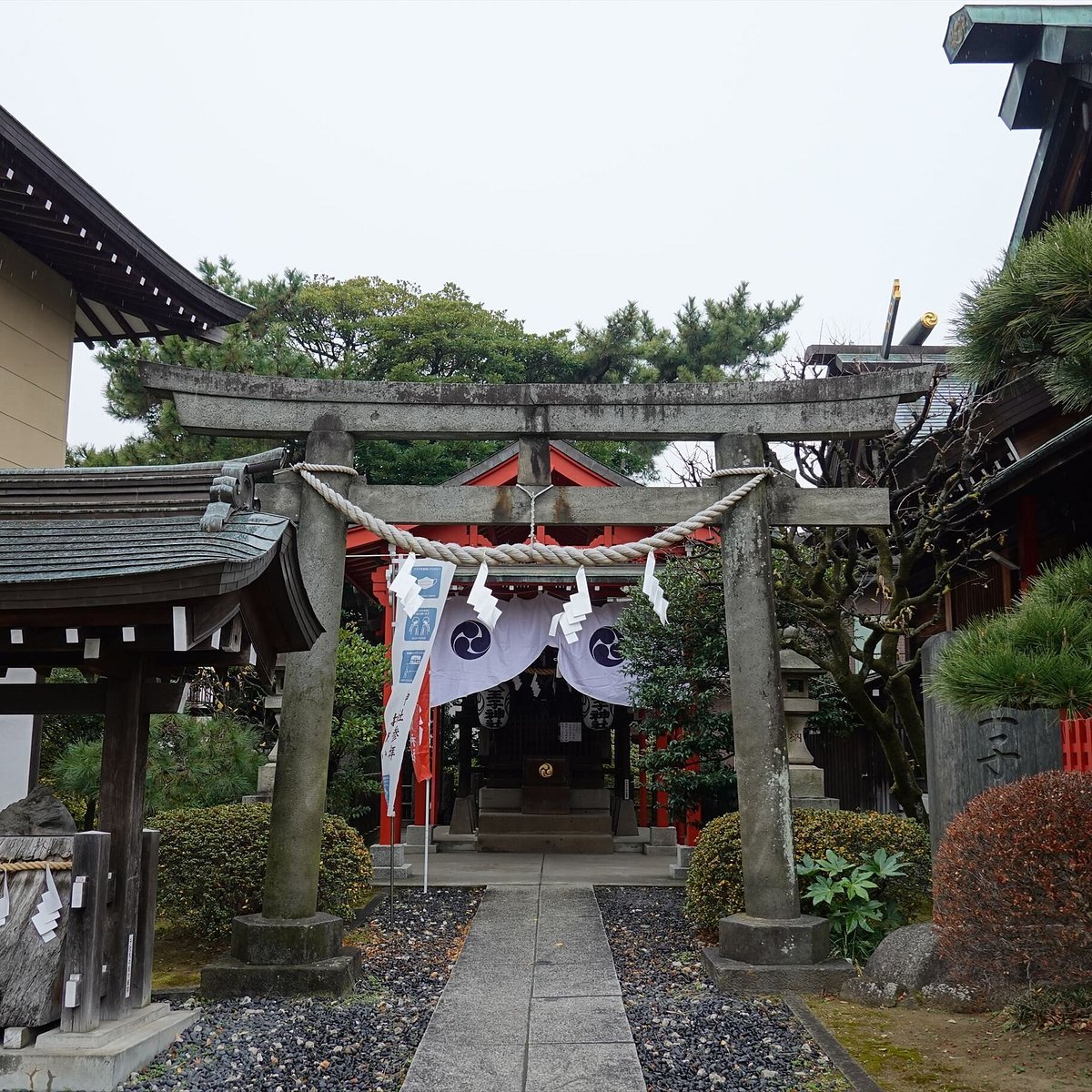 ⛩️ 카츠시카 히카와 신사 이미지 1